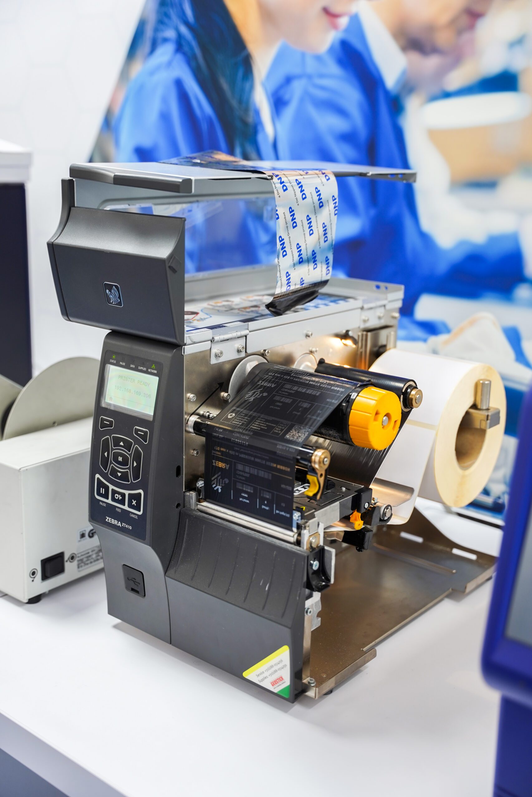 Stand-alone industrial thermal transfer label printer